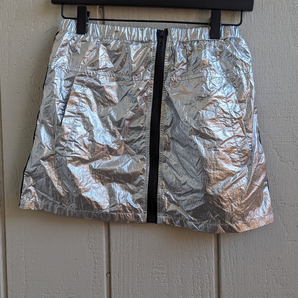 LF Shiny Metallic Silver Zip Front Logo Skirt Lined Mesh Zip Back Elastic Waist - Picture 3 of 8